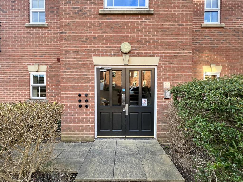 Newlands Close, Hagley, Stourbridge 2 bed apartment £150,000