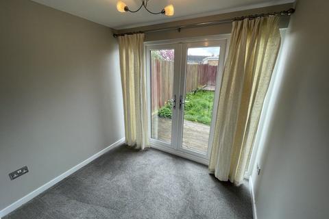 3 bedroom semi-detached house to rent - Suffolk Close, Leicester