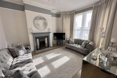 215 Gladstone Road, Barry, CF62 8NB