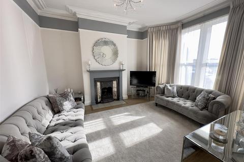 215 Gladstone Road, Barry, CF62 8NB