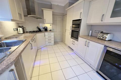 215 Gladstone Road, Barry, CF62 8NB