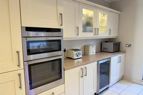 215 Gladstone Road, Barry, CF62 8NB