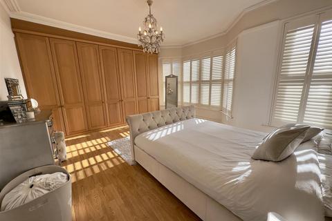 215 Gladstone Road, Barry, CF62 8NB