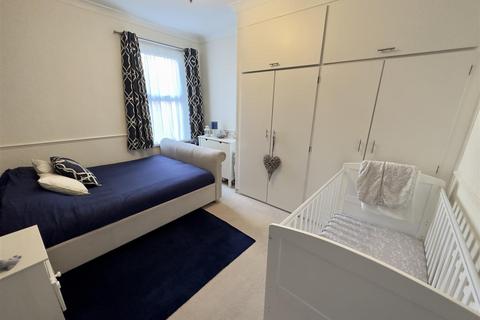 215 Gladstone Road, Barry, CF62 8NB