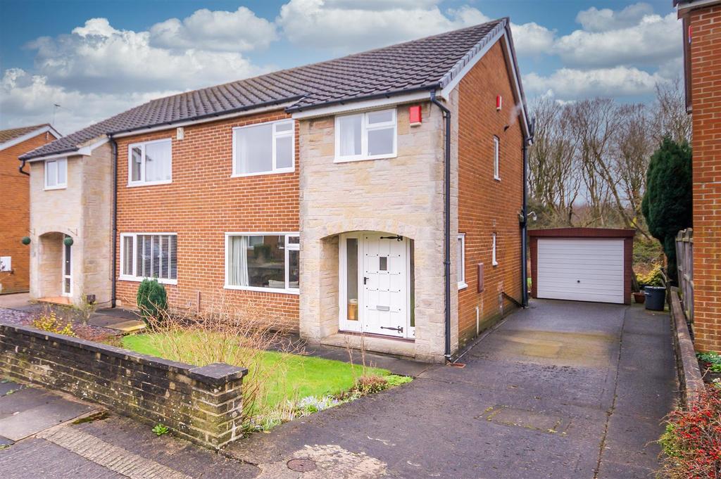 Westfield Drive, Halifax 3 bed semidetached house for sale £265,000