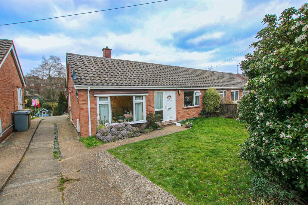 Elizabeth Avenue, Thorpe St Andrew 2 bed semidetached bungalow £230,000