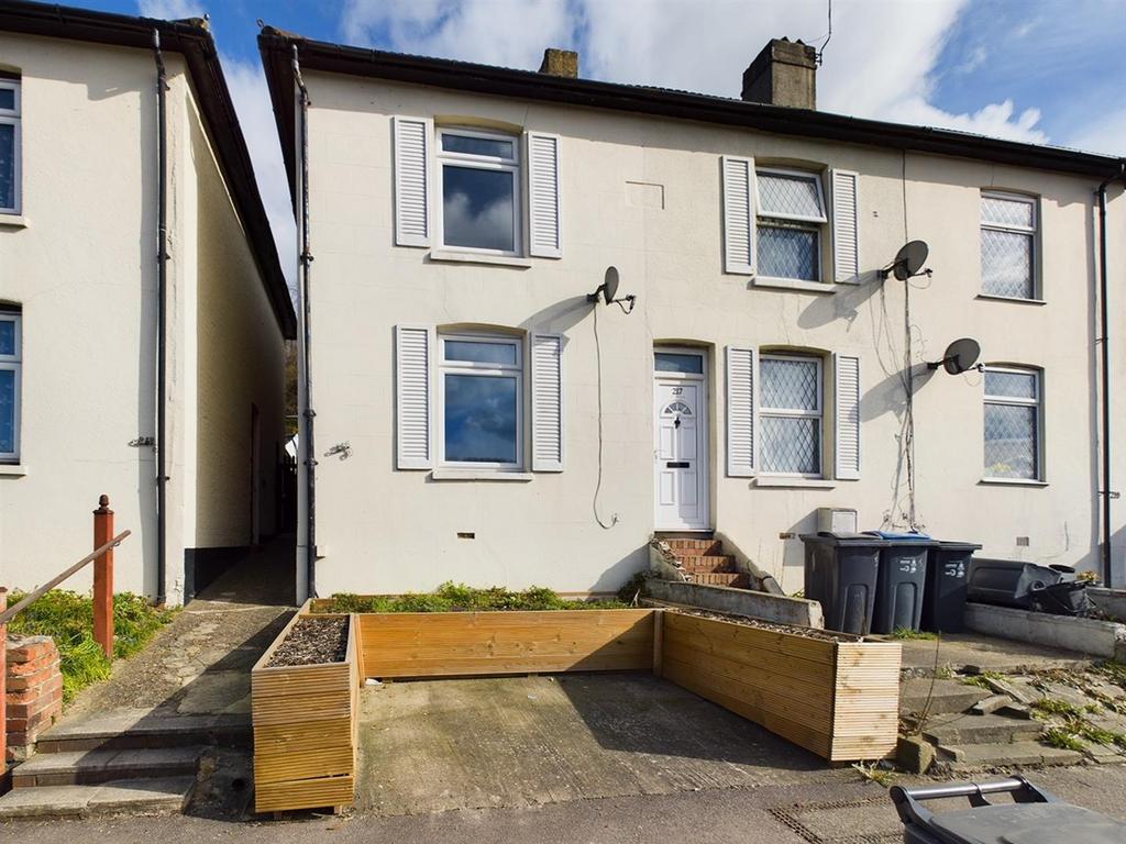 Godstone Road, Kenley 2 bed end of terrace house for sale £400,000