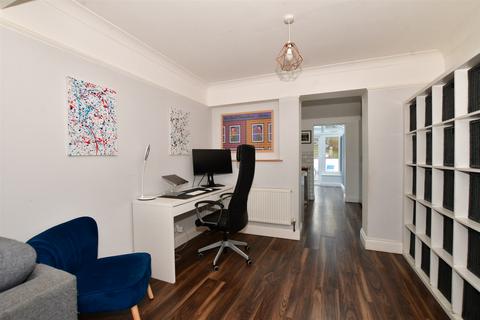 18 Beechen Lane, Lower Kingswood, Tadworth, KT20 6RY