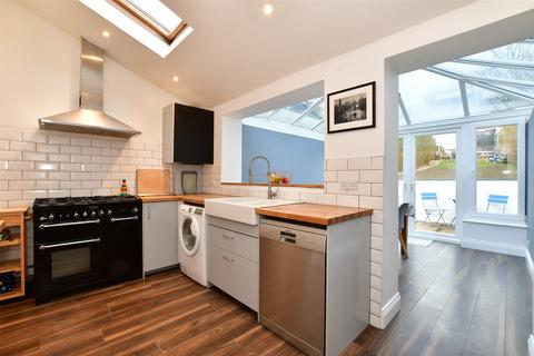 18 Beechen Lane, Lower Kingswood, Tadworth, KT20 6RY