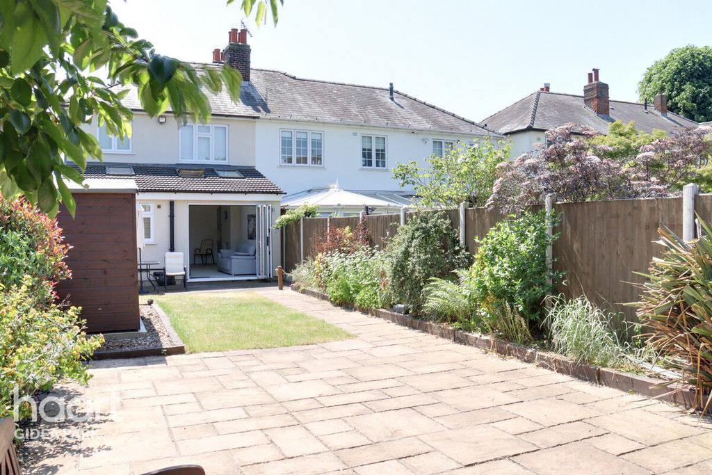 Brentwood Road, Gidea Park, RM2 3 bed semidetached house for sale £