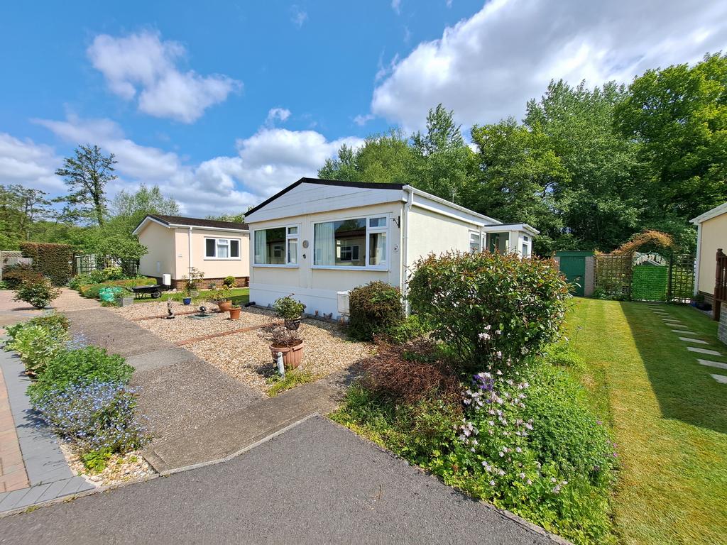 Water End Park, Basingstoke, RG24 2 bed park home £130,000