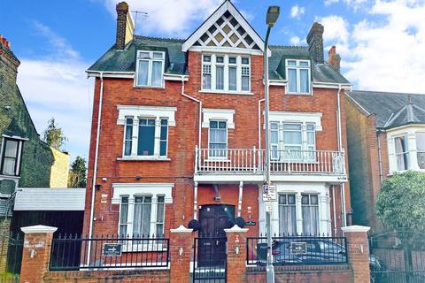 14 bedroom detached house for sale, Northumberland Avenue, Wanstead