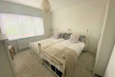 2 Globefield, Topsham, Exeter, EX3 0EY