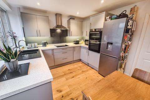 11 Poulcott, Wraysbury, Staines-upon-thames, TW19 5DN