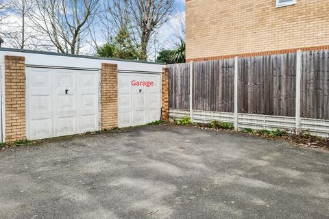 11 Poulcott, Wraysbury, Staines-upon-thames, TW19 5DN
