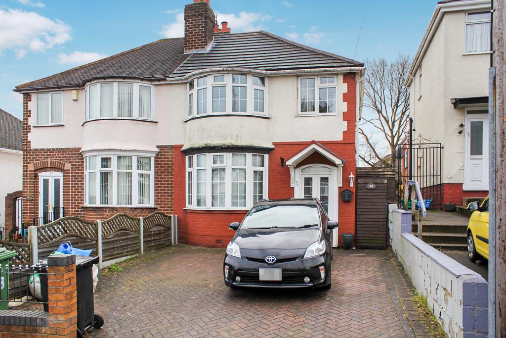 Old Park Road, Dudley, West Midlands 3 bed semidetached house £220,000