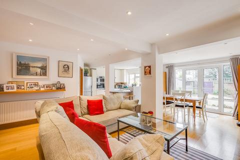 21 Cleveland Avenue, Hampton, TW12 2RD