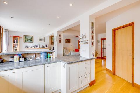 21 Cleveland Avenue, Hampton, TW12 2RD