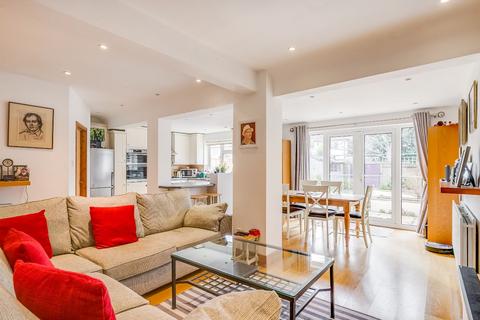 21 Cleveland Avenue, Hampton, TW12 2RD