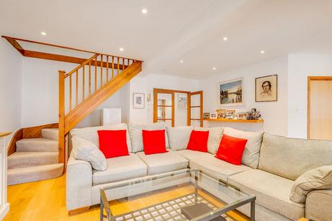 21 Cleveland Avenue, Hampton, TW12 2RD