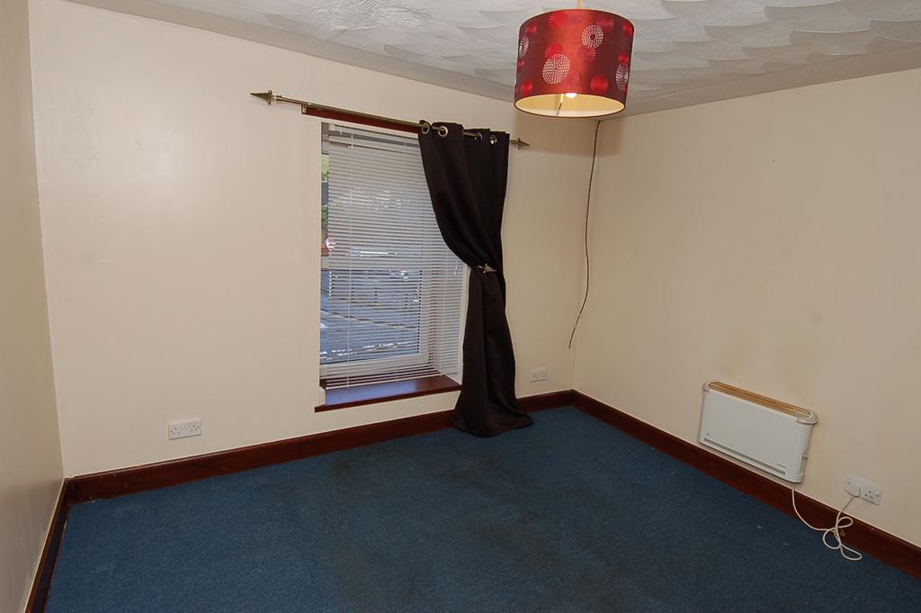 Main Street East, Menstrie, Clackmannanshire, FK11 1 bed flat £375