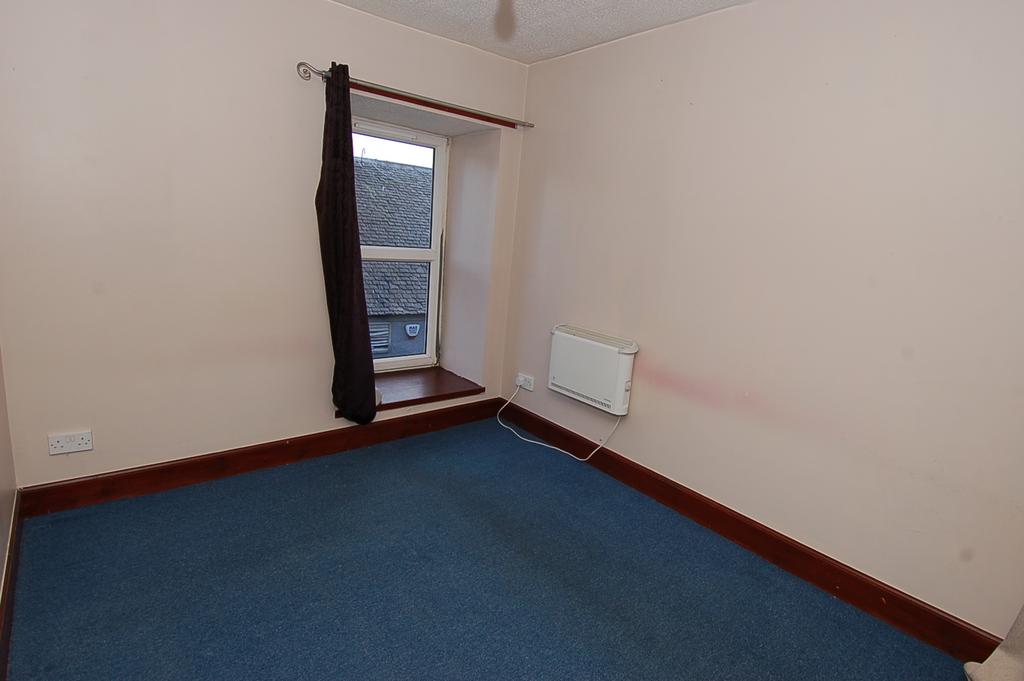 Main Street East, Menstrie, Clackmannanshire, FK11 1 bed flat £375