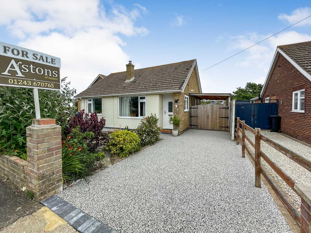 Seafield Way, East Wittering, West Sussex 2 bed detached bungalow for