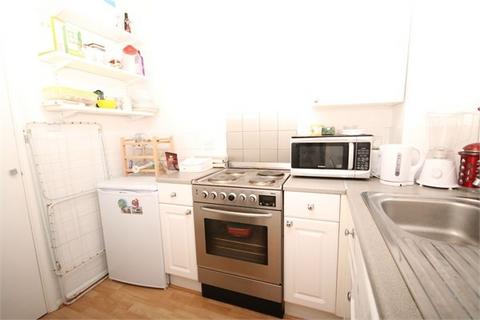 Studio to rent, Draycott Close, Cricklewood