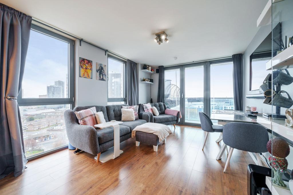 2 bedroom flat for sale    Icona Point, London, E