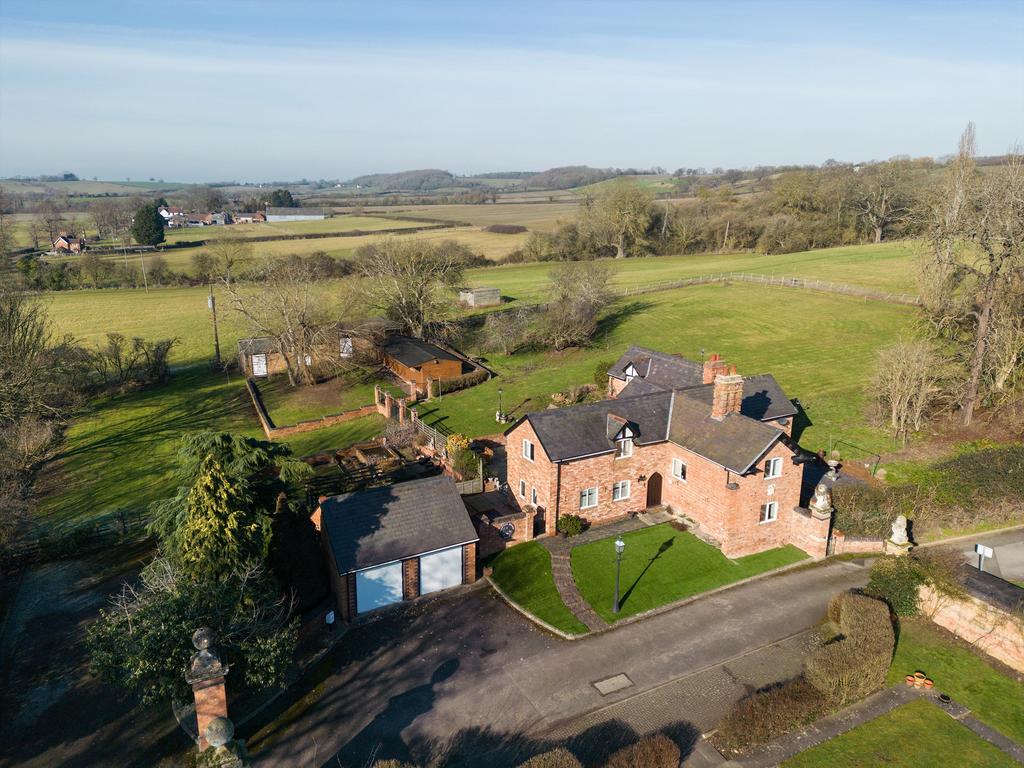 Clopton, StratforduponAvon, Warwickshire, CV37 5 bed detached house