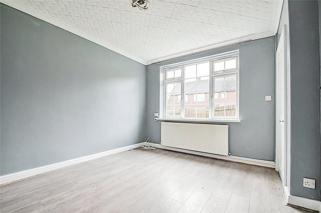 Whalley Avenue, Littleborough... 2 bed terraced house £115,000