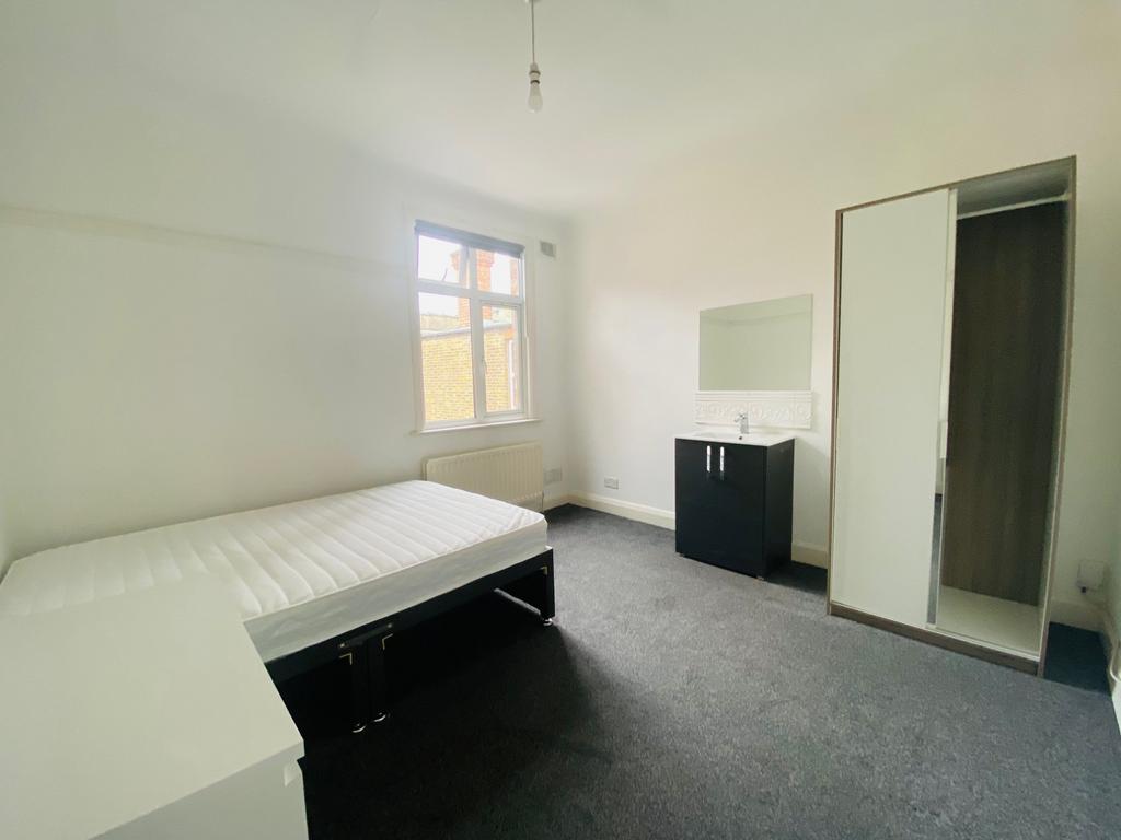 Whitehall Gardens, Acton, W3 1 bed in a house share £950 pcm (£219 pw)