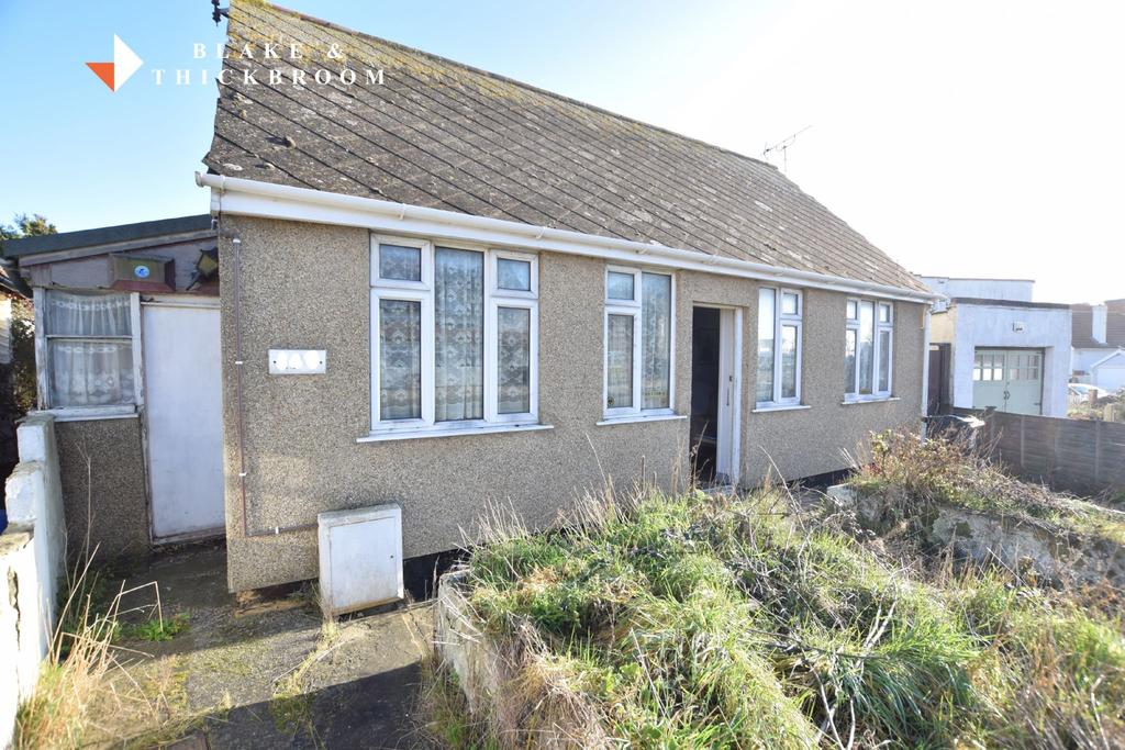 Golf Green Road, Jaywick, ClactononSea 2 bed chalet £90,000