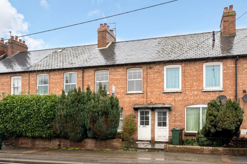 Field Street, Bicester, OX26 3 bed terraced house £1,400 pcm (£323 pw)