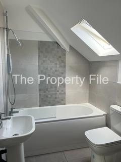 3 bedroom apartment to rent, Norwood Road, Stretford M32