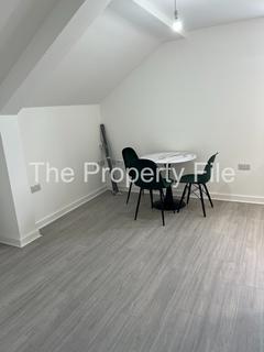3 bedroom apartment to rent, Norwood Road, Stretford M32