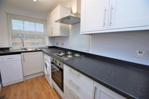 1 bedroom maisonette to rent, Peak Road, Guildford, Surrey, GU2