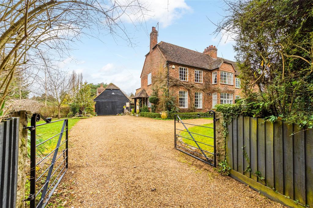 Salford Road, Aspley Guise, Bedfordshire, MK17 4 bed semidetached