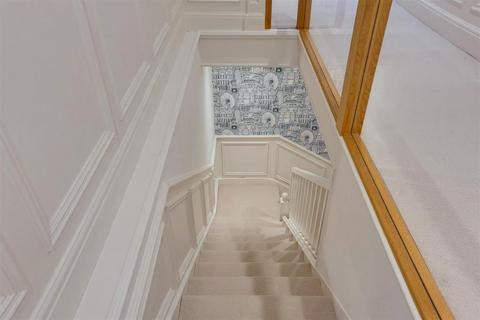 Flat E, 89 Redington Road, London, NW3 7RR