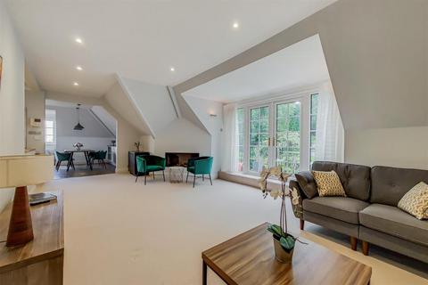 Flat E, 89 Redington Road, London, NW3 7RR