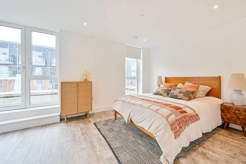 3 bedroom flat for sale, Talisker House, Acton, London, W3