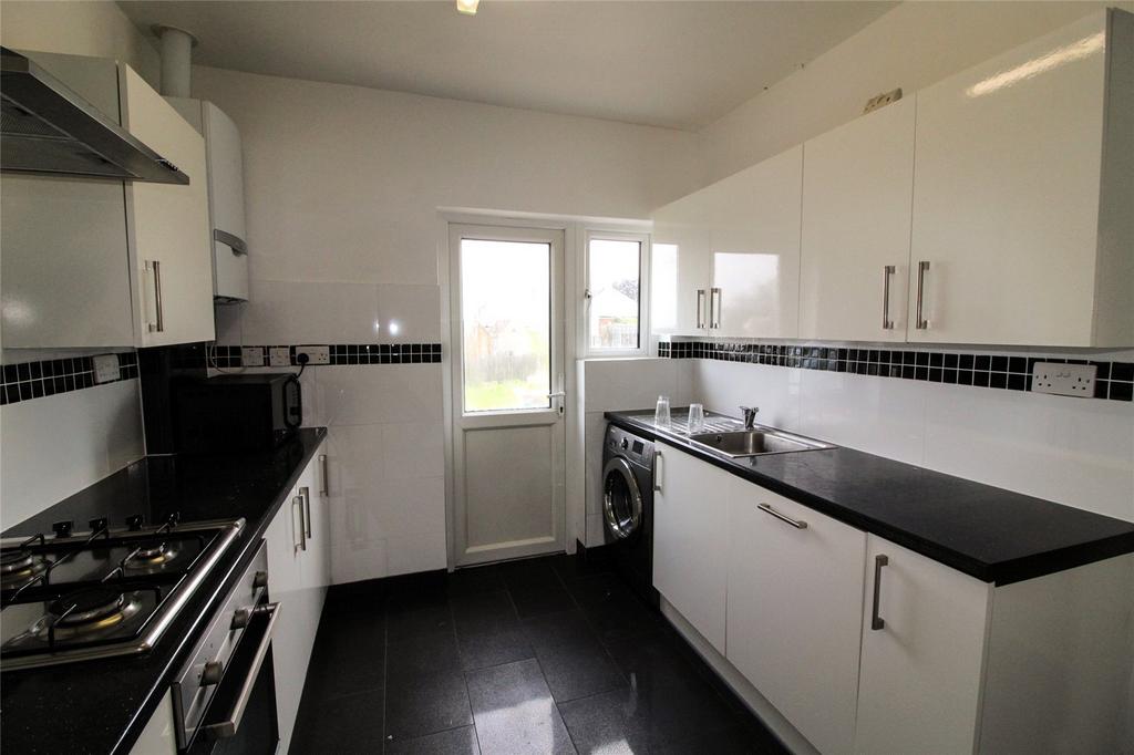 Milton Avenue, EN5 3 bed semidetached house £2,600 pcm (£600 pw)