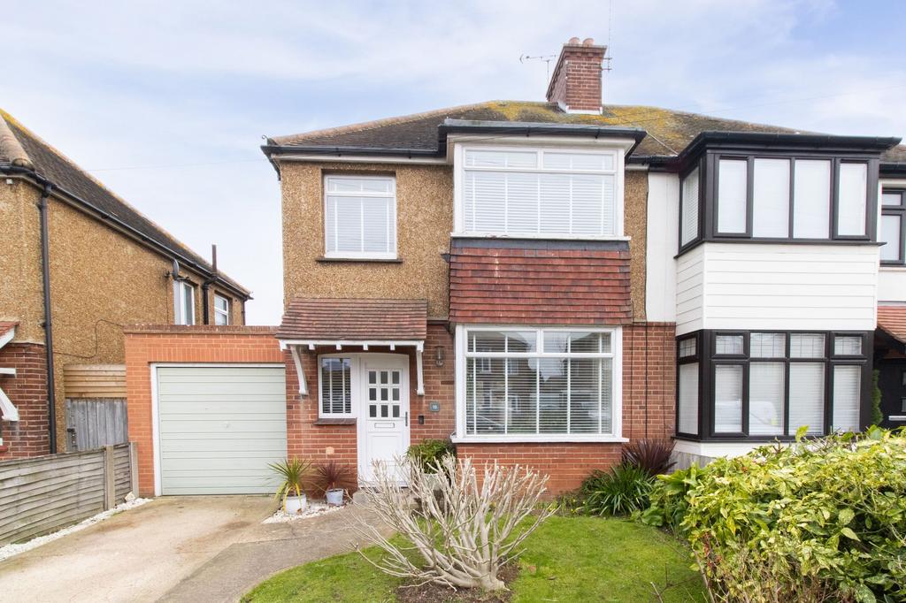 Maynard Avenue, Margate, CT9 3 bed detached house £330,000