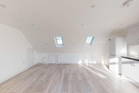 1 bedroom apartment to rent, Bathurst Walk, Iver, SL0 9AZ