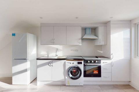 1 bedroom apartment to rent, Bathurst Walk, Iver, SL0 9AZ