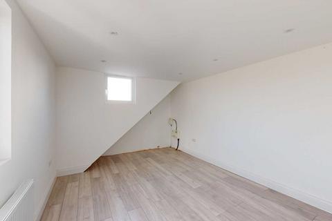 1 bedroom apartment to rent, Bathurst Walk, Iver, SL0 9AZ