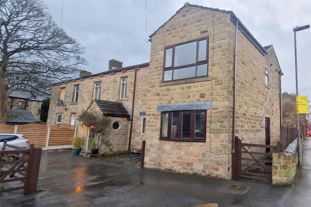 Lee Green, Mirfield, West Yorkshire... 2 bed end of terrace house £