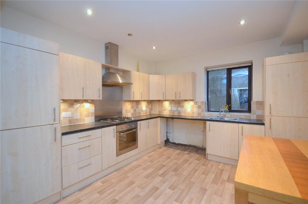 Lee Green, Mirfield, West Yorkshire... 2 bed end of terrace house £