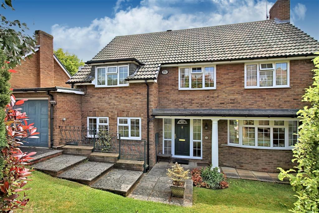 Fairway Avenue, Tilehurst, Reading, RG30 4 bed detached house £675,000