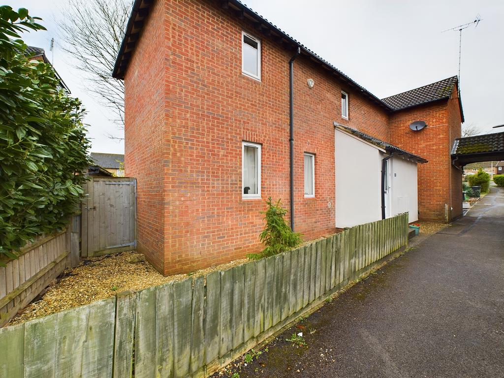 Sweet Briar Drive, Calcot, Reading, RG31 3 bed end of terrace house £
